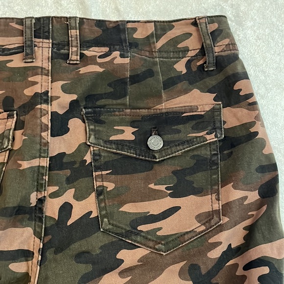 White House Black Market Camo Slim Crop Pants sz 2 - Picture 6 of 8